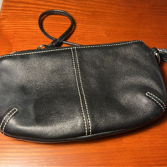Black Coach wristlet that I completely forgot I had - Picture 4 of 4